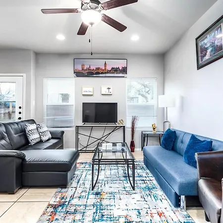 Spacious Lux 3Br 3Ba Home W 12 Arcade Games & Hottub- W Private Garage & Private Backyard